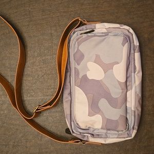 Thirty-One All Zipped Up Crossbody Purse - Camo